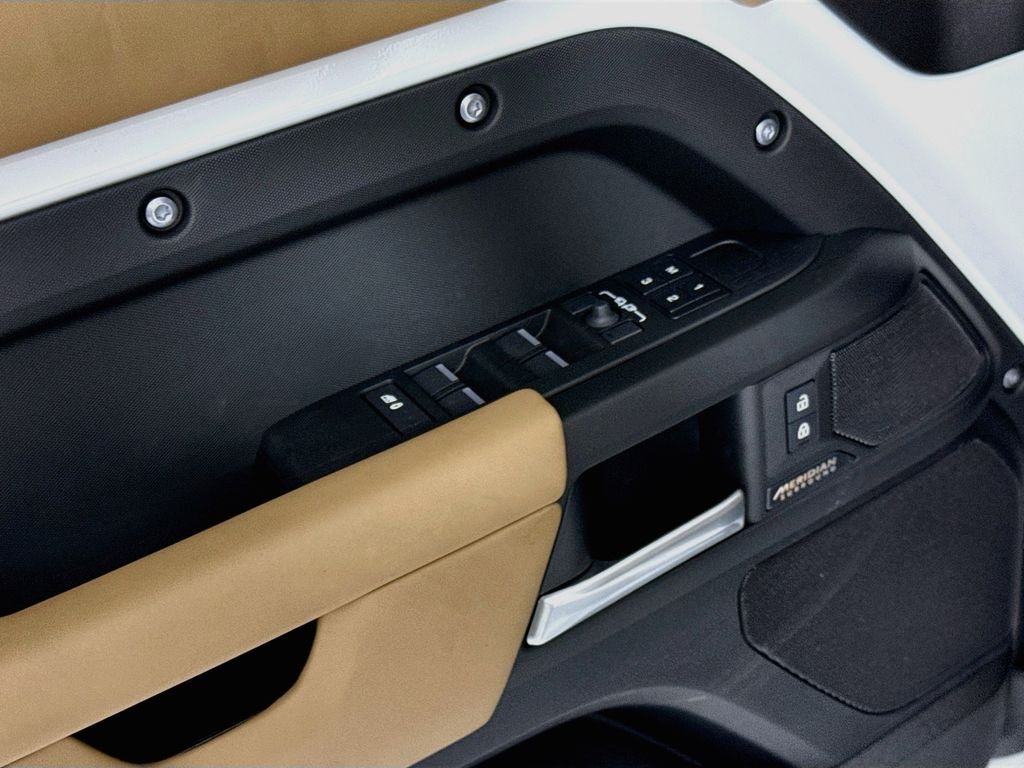 New 2026 Fuji White Land Rover X-Dynamic SE image 23