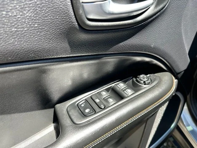 Used 2018 Billet Silver Metallic Clearcoat Jeep Latitude image 10