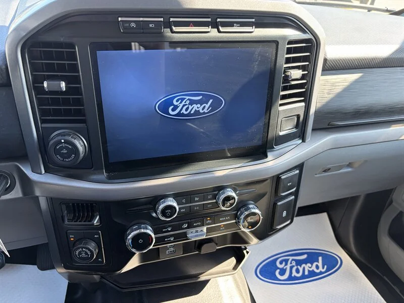Used 2024 Black Ford XLT image 9