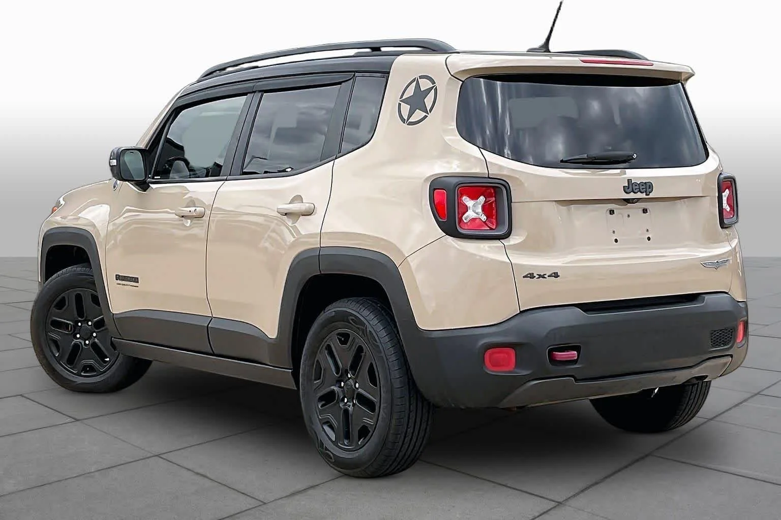 Used 2017 Mojave Sand Jeep Deserthawk image 13