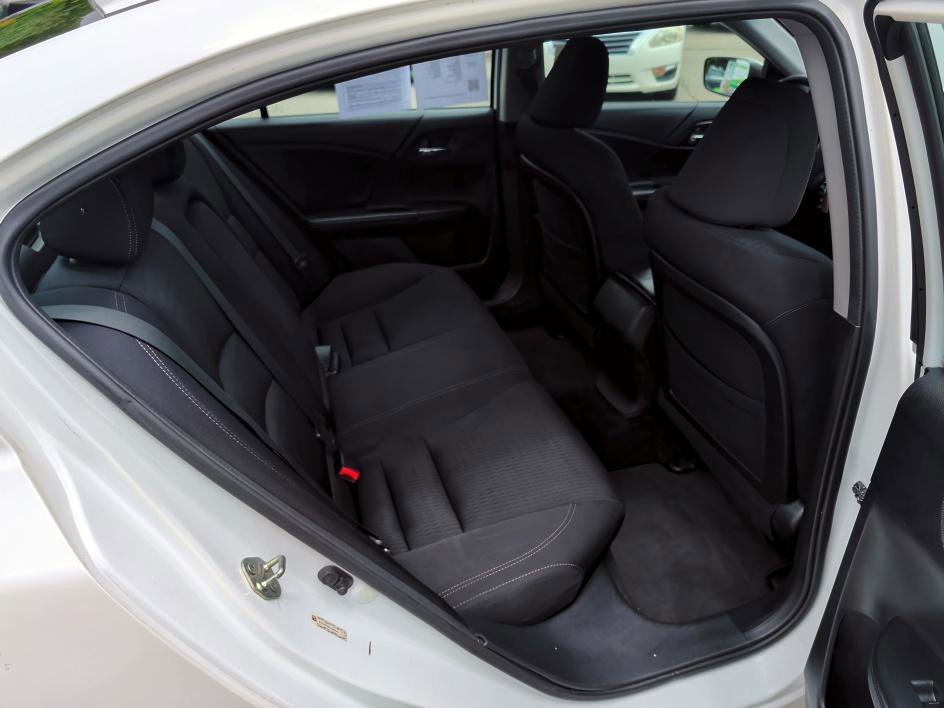 Used 2014 White Orchid Pearl Honda Sport image 13