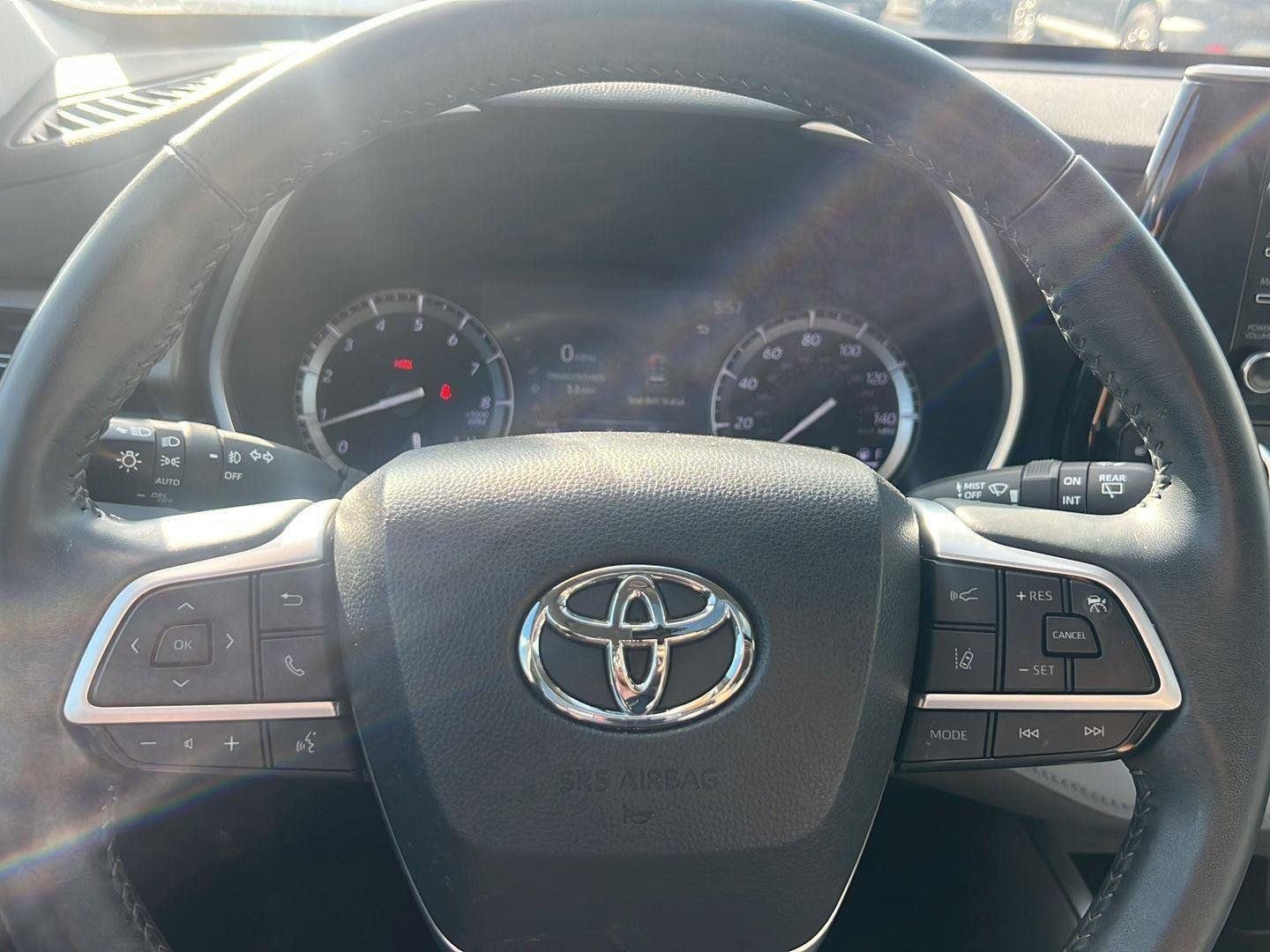 Used 2022 Magnetic Gray Metallic Toyota XLE image 11