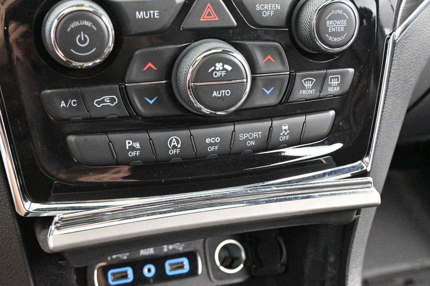 Used 2021 Bright White Clearcoat Jeep Limited image 23