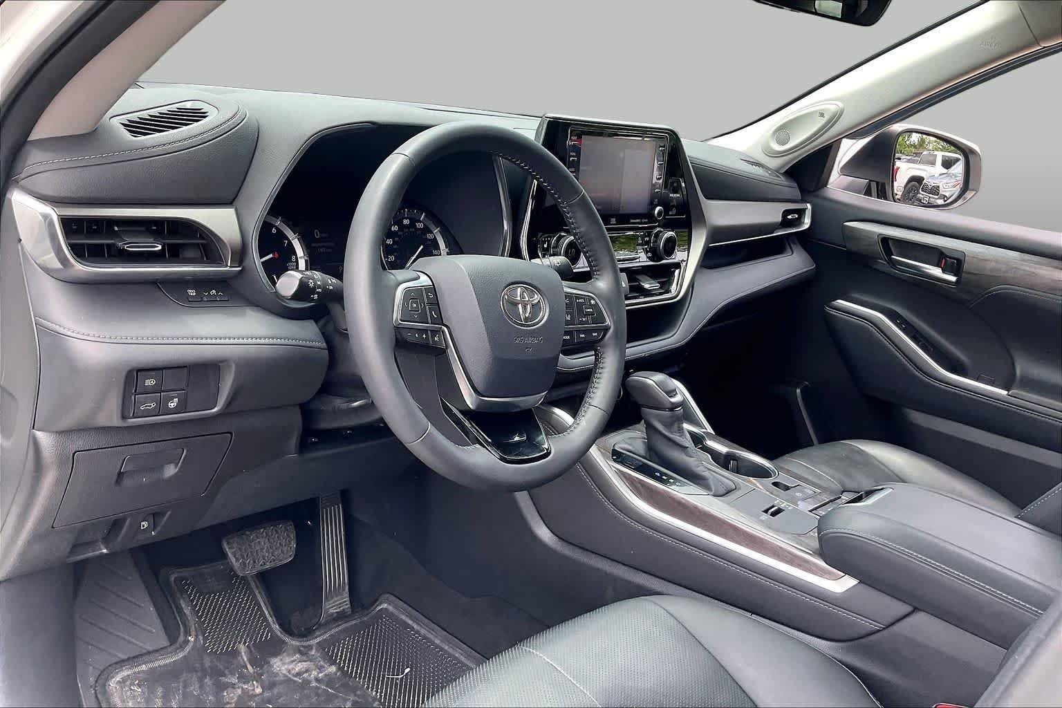 Used 2020 Blizzard Pearl Toyota Limited image 16