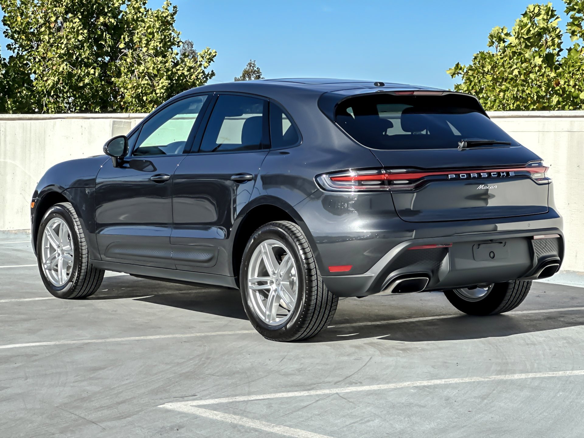 New 2026  Porsche Macan (AWD) image 4