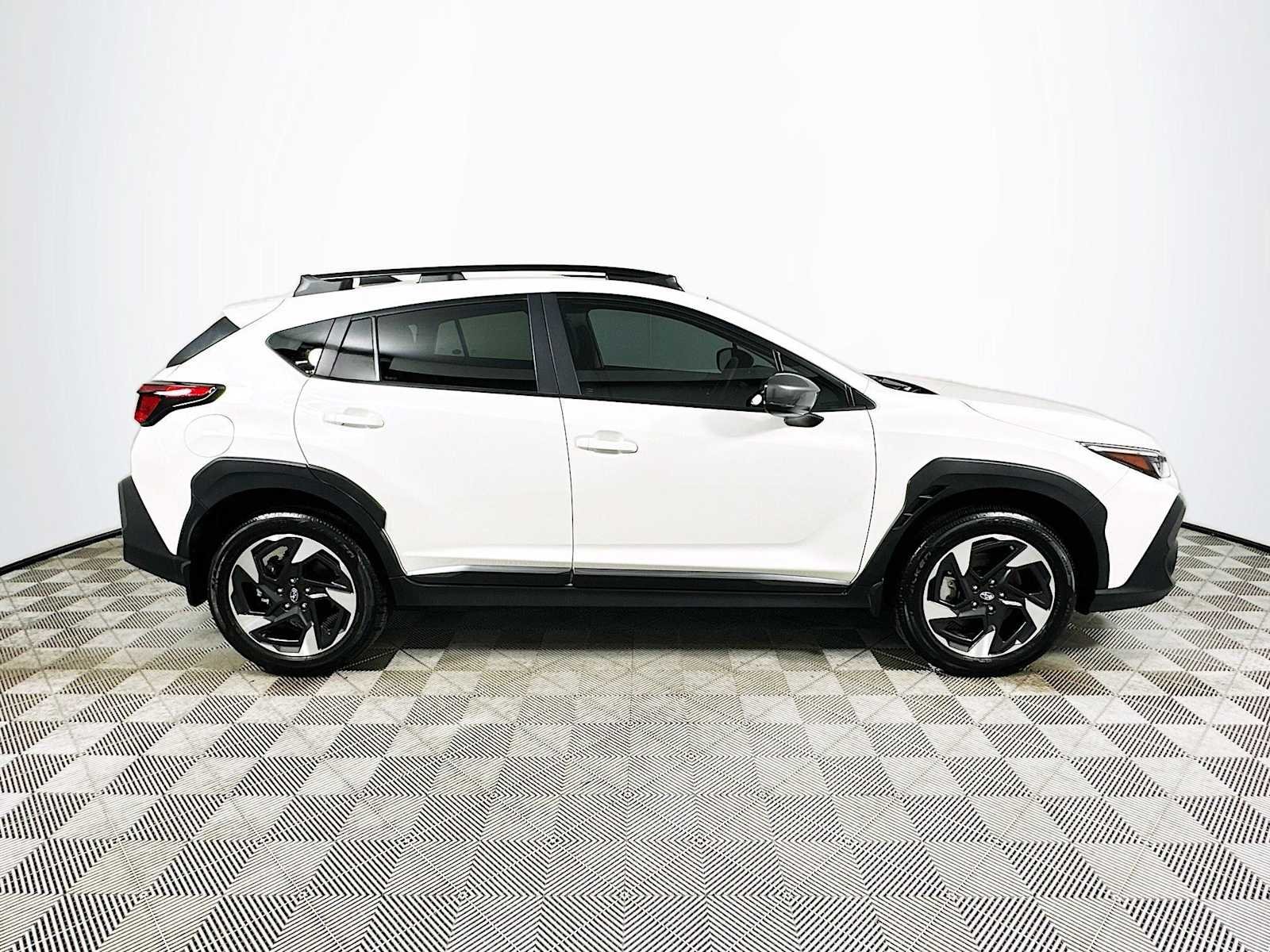 Used 2025 Crystal White Pearl Subaru Limited image 8