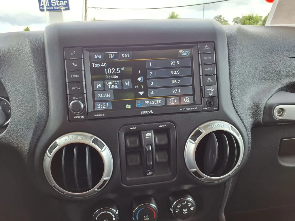 Used 2016 White Jeep Unlimited Sahara image 26