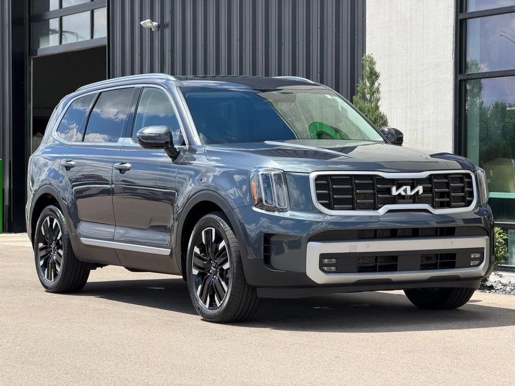 Used 2023 Gray Kia SX image 4