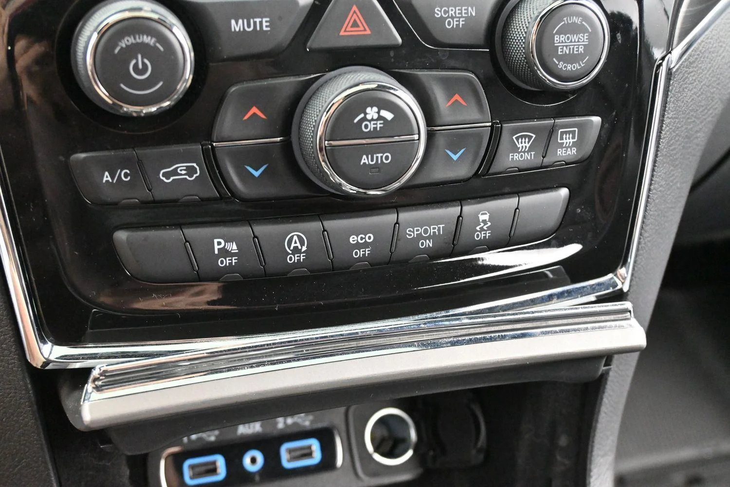 Used 2021 Bright White Clearcoat Jeep Limited image 23