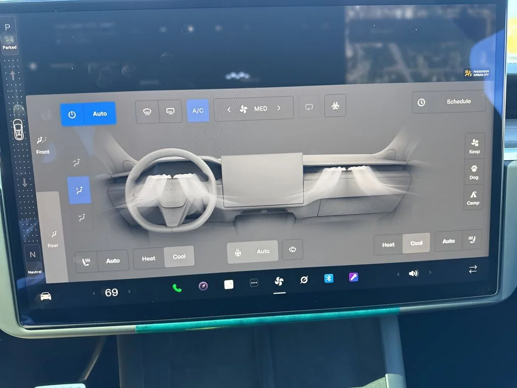 Used 2024  Tesla Base image 19