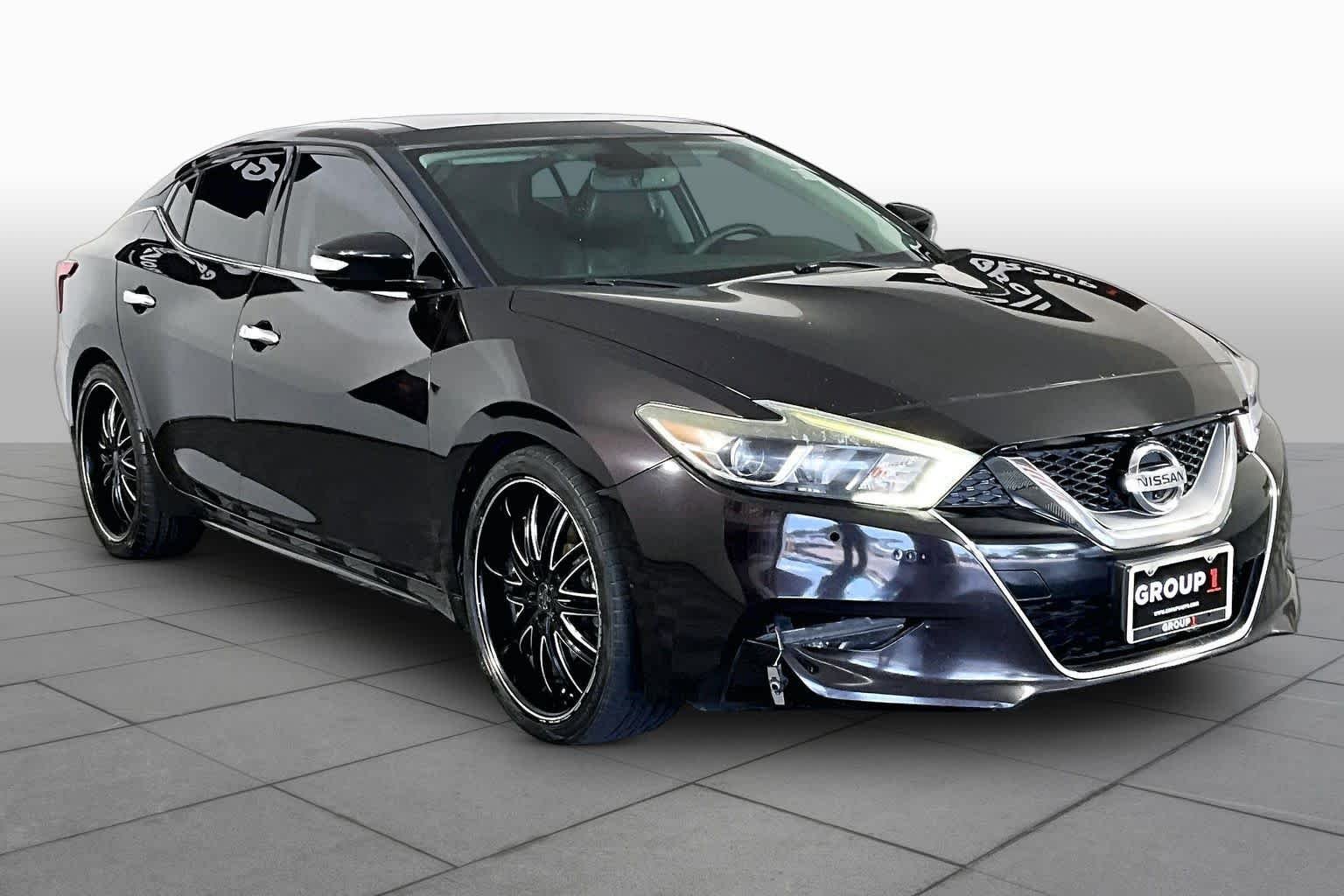 Used 2016 Bordeaux Black Nissan 3.5 Platinum image 3