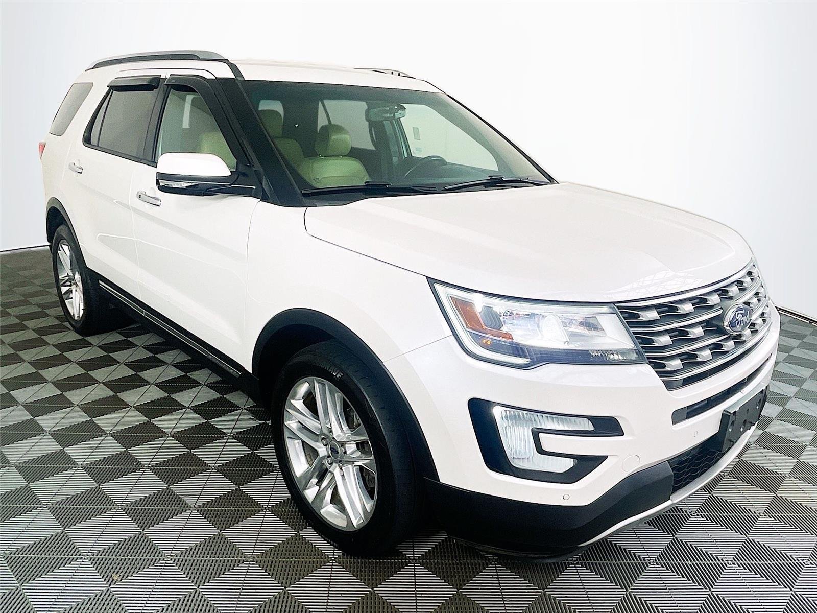 Used 2017 White Platinum Metallic Tri-Coat Ford Limited image 1