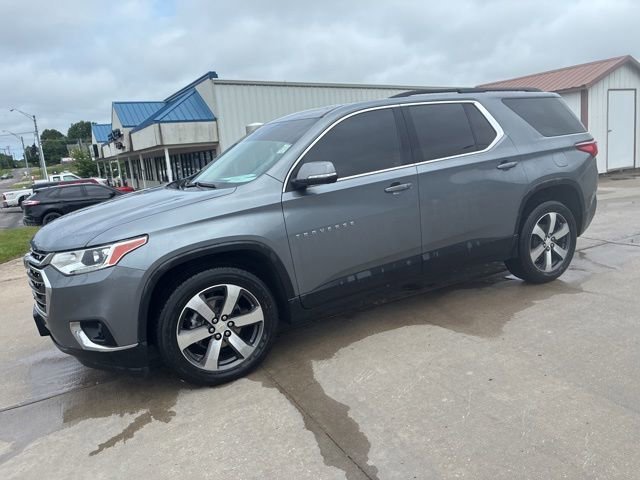 Used 2021 Chevrolet Traverse 3LT with VIN 1GNEVHKW2MJ229651 for sale in Kansas City