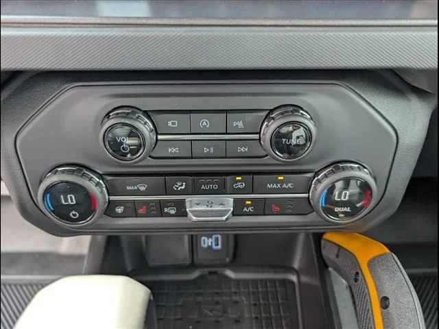 Used 2024 Gray Metallic Ford Badlands image 10