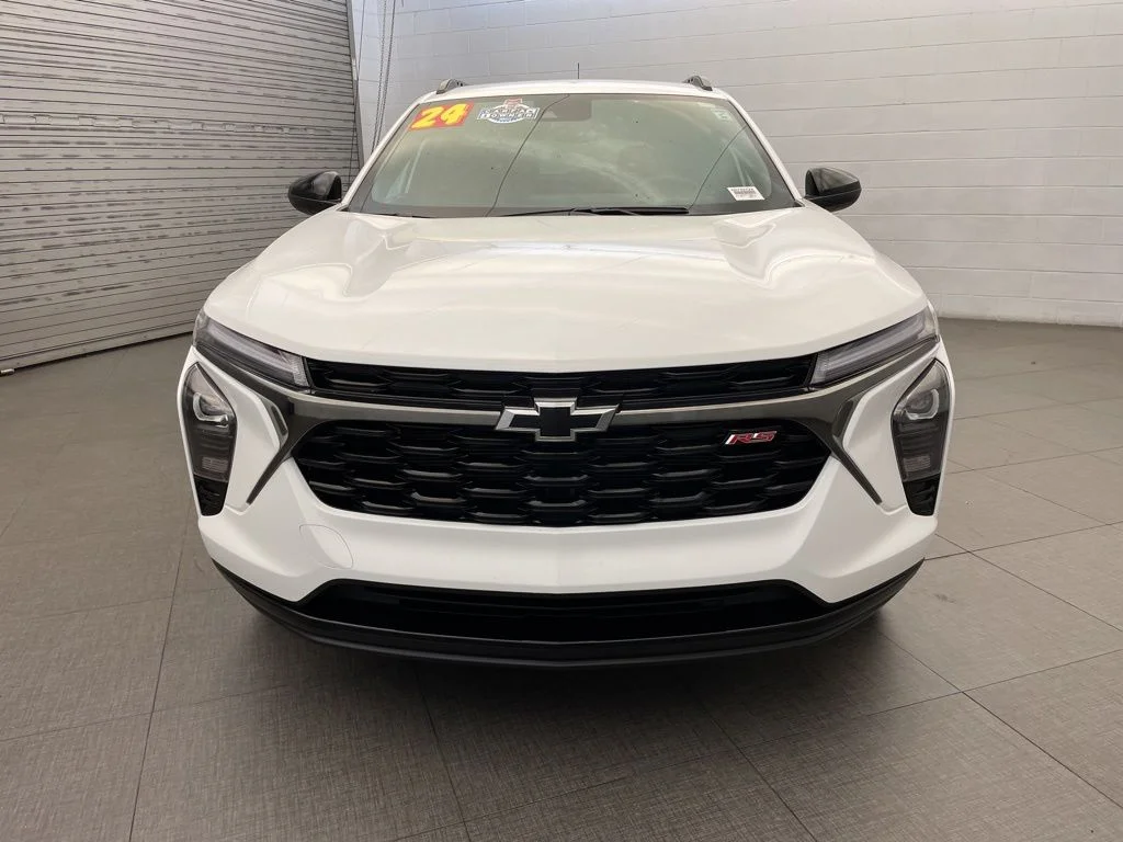 Used 2024 White Chevrolet 2RS image 5