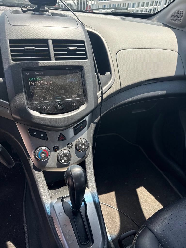Used 2013 White Diamond Tricoat Chevrolet LTZ image 13