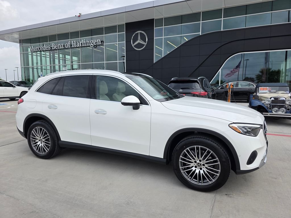 New 2026 Polar White Mercedes-Benz GLC 300 image 1