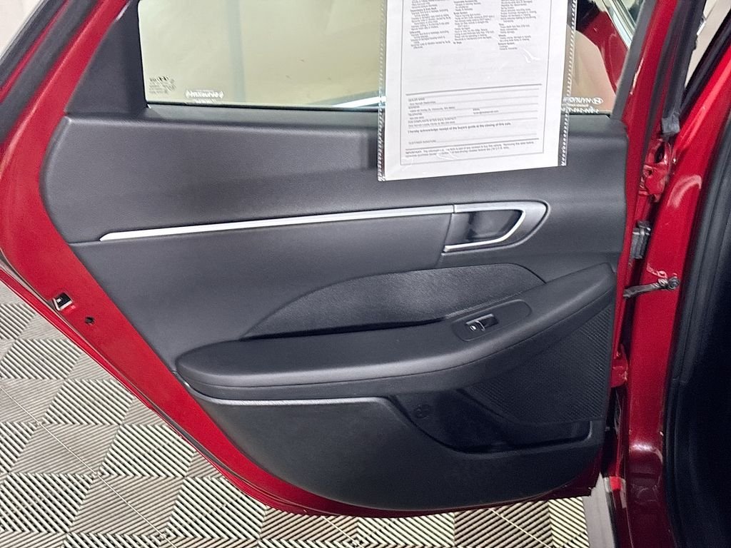Used 2025 Red Hyundai SEL image 18