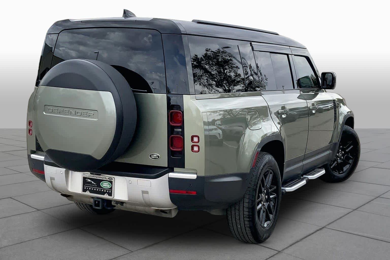 Used 2023 Pangea Green Metallic Land Rover S image 11