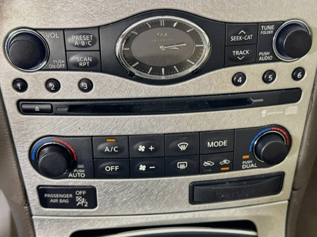 Used 2008 Ivory Pearl INFINITI Journey image 19