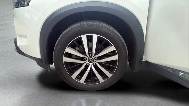 Used 2023 Pearl White Tricoat Nissan Platinum image 35