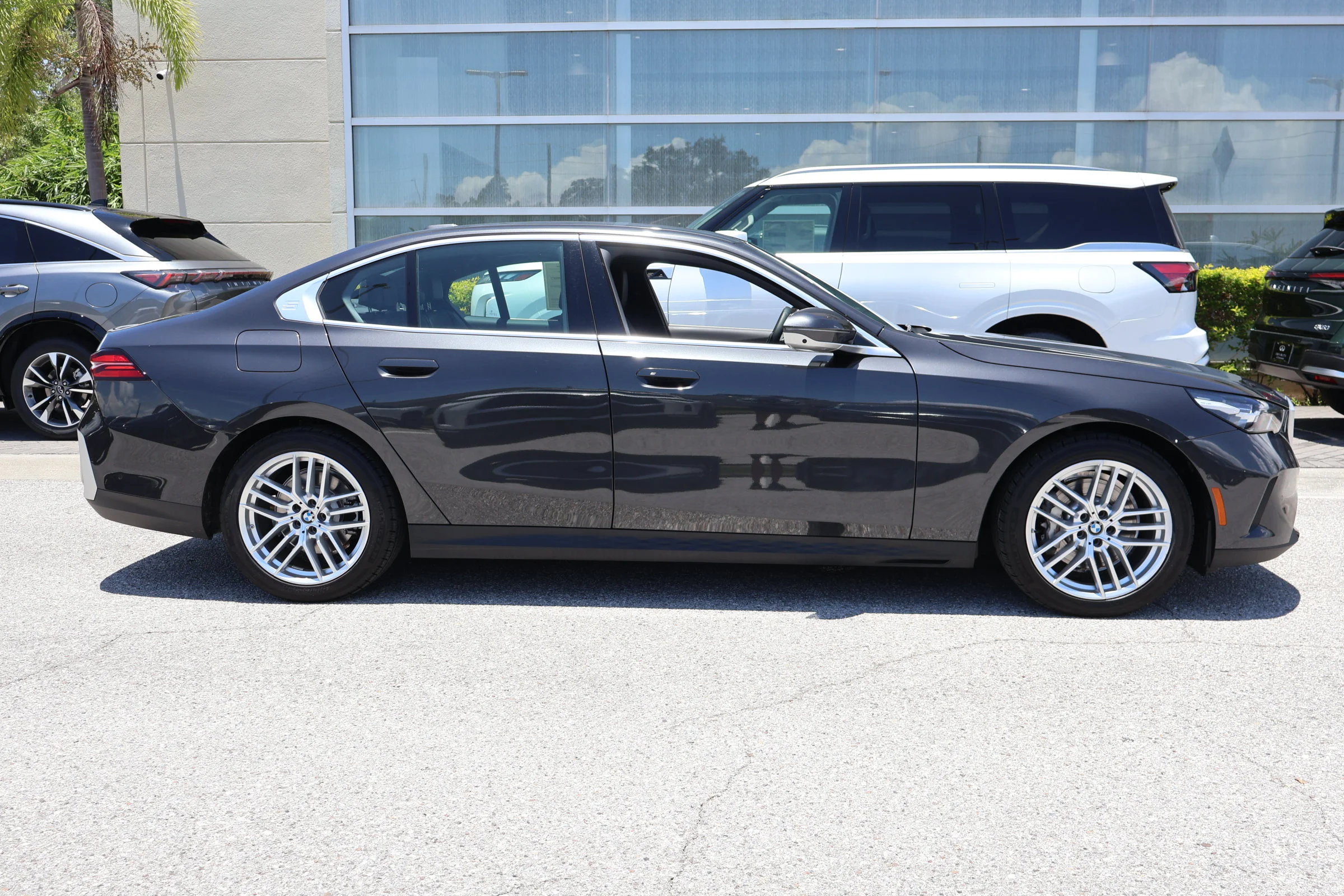 Used 2025 Dark Graphite Metallic BMW 530i image 11