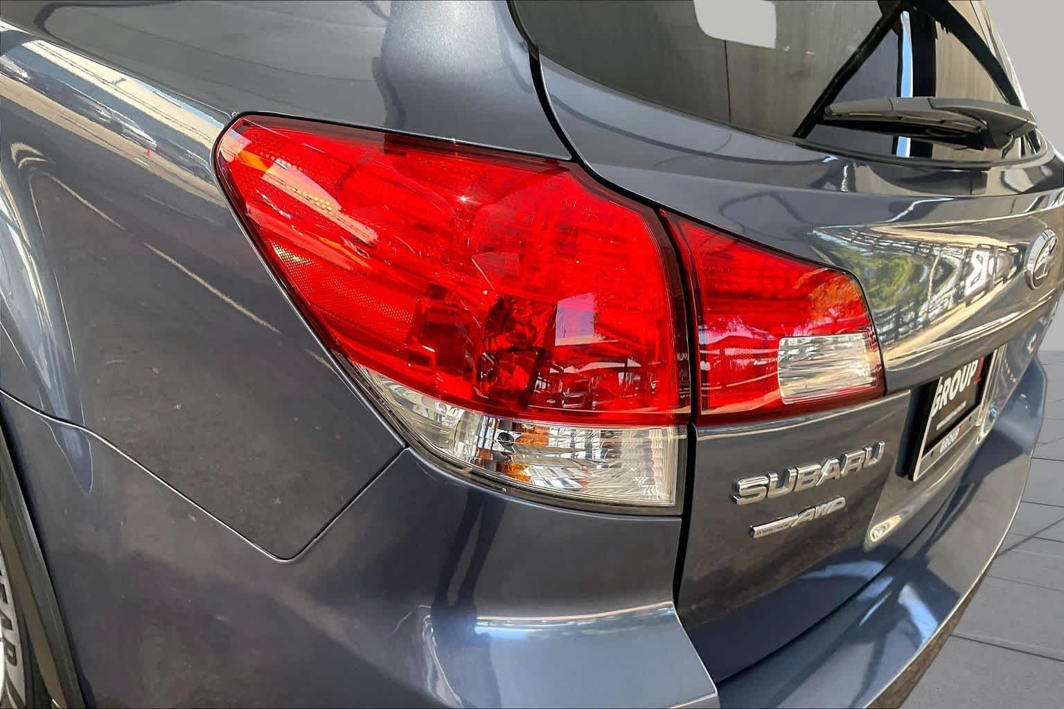 Used 2014 Twilight Blue Metallic Subaru 2.5i Limited image 28