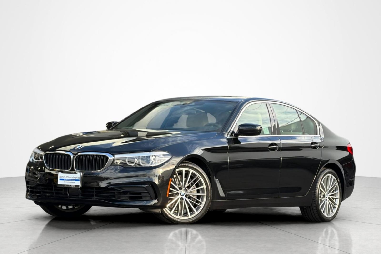Used 2020 Black Sapphire Metallic BMW 540i image 1