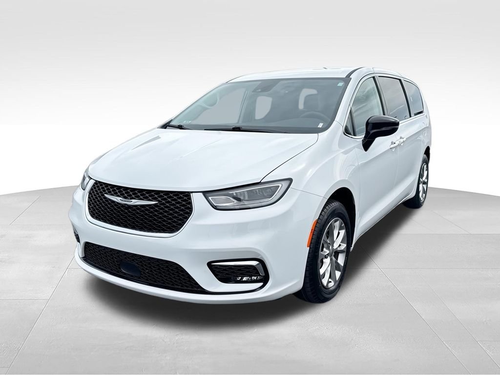 Used 2024 White Chrysler Touring L image 4