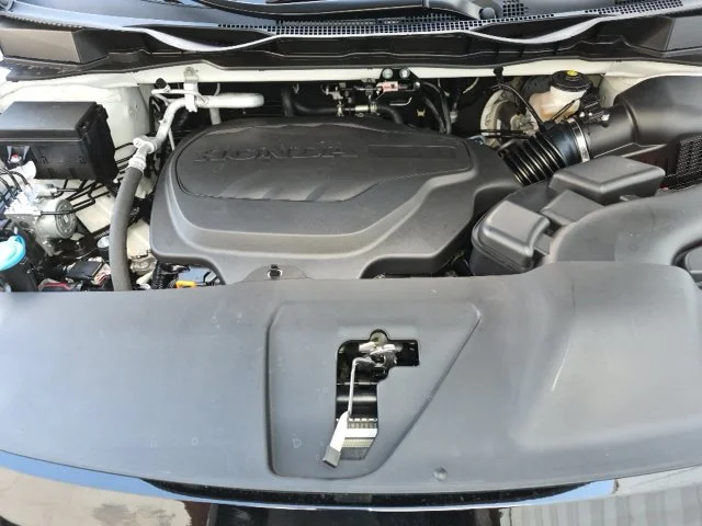 New 2027 Platinum White Pearl Honda Touring image 11