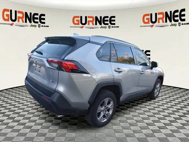 Used 2023  Toyota XLE image 3