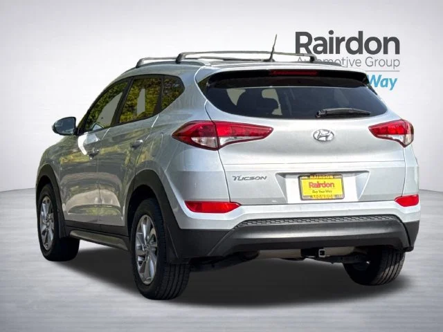 Used 2017 Molten Silver Hyundai SE image 6
