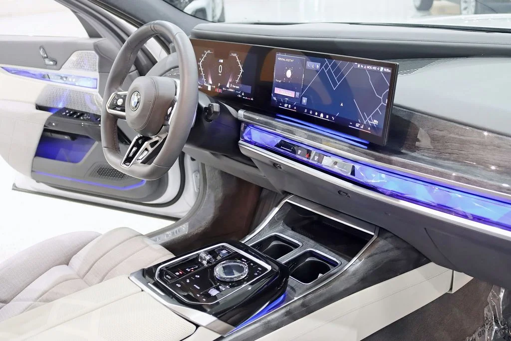 Used 2024 White BMW 760i xDrive image 37