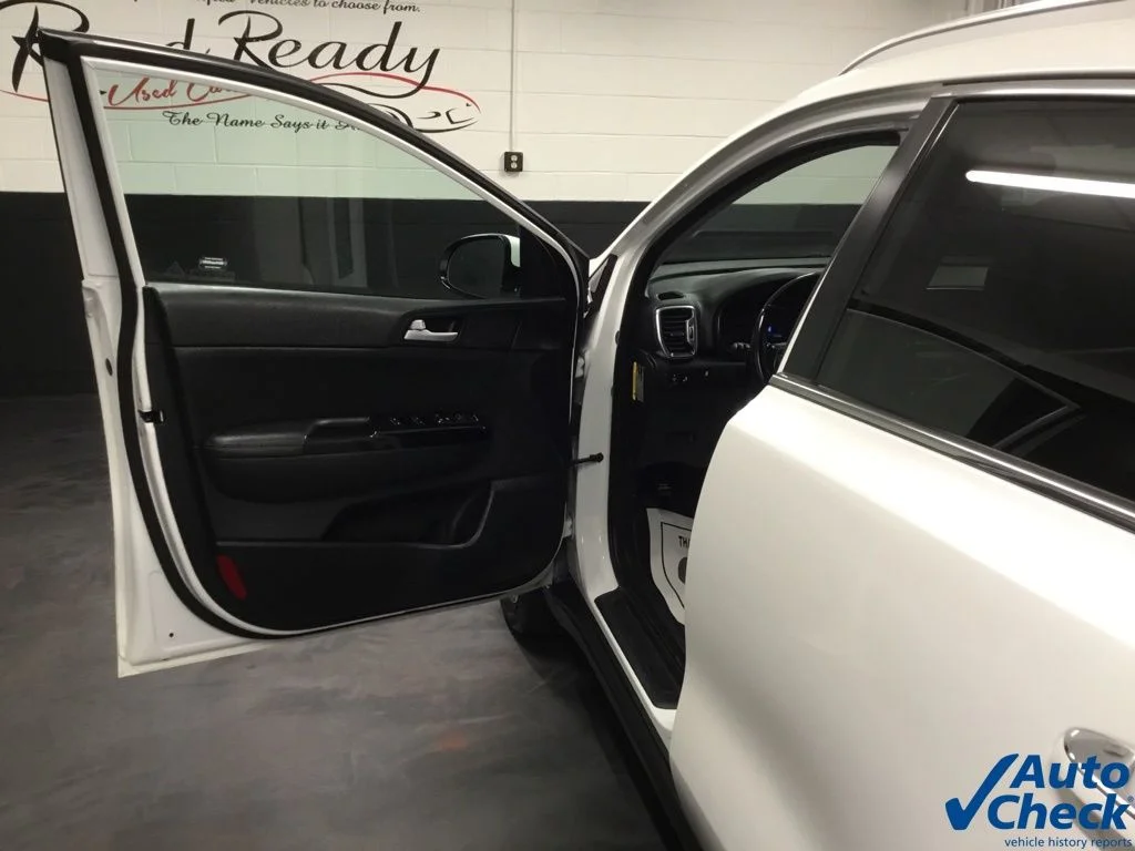 Used 2018 White Kia EX image 20