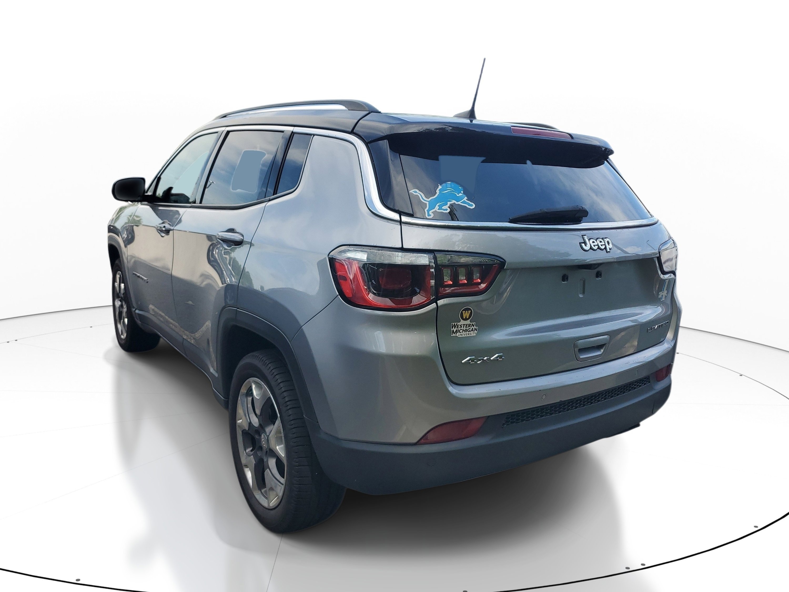 Used 2019 Silver Jeep Limited image 9