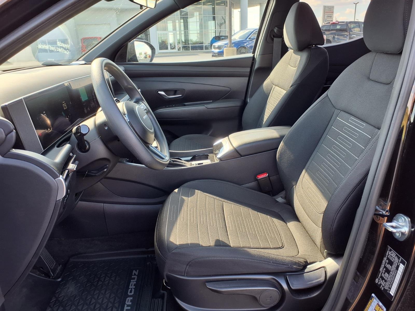 2025 Hyundai Santa Cruz SE - Photo 13