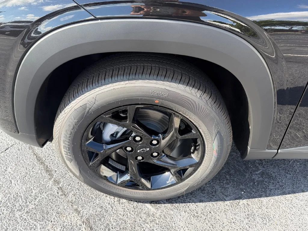 New 2026 Mosaic Black Metallic Chevrolet LT image 16