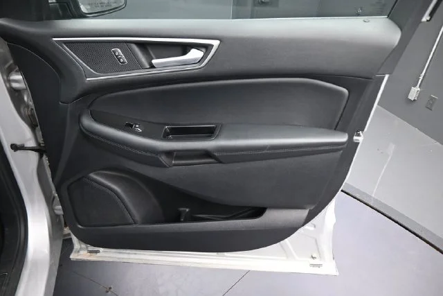Used 2019 Silver Ford SEL image 21