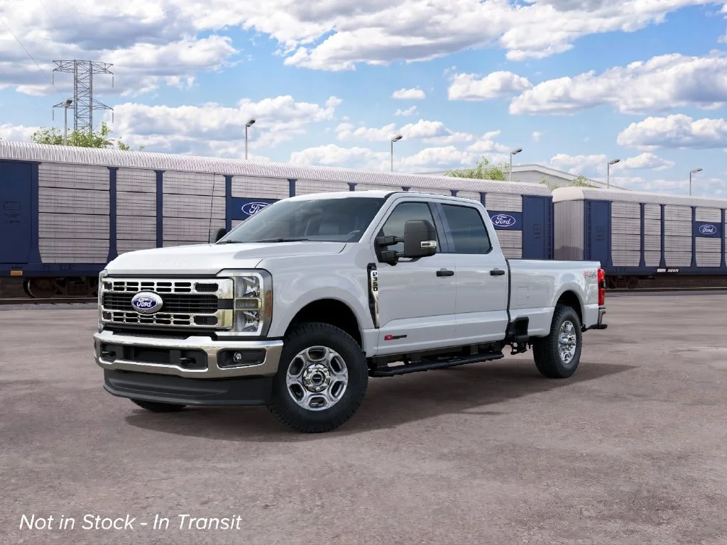 New 2027 Oxford White Ford XLT image 3