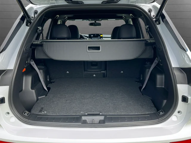 Used 2025 White Mitsubishi SEL Black Edition image 12