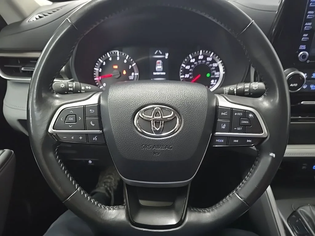 Used 2022 Beige Toyota LE image 18