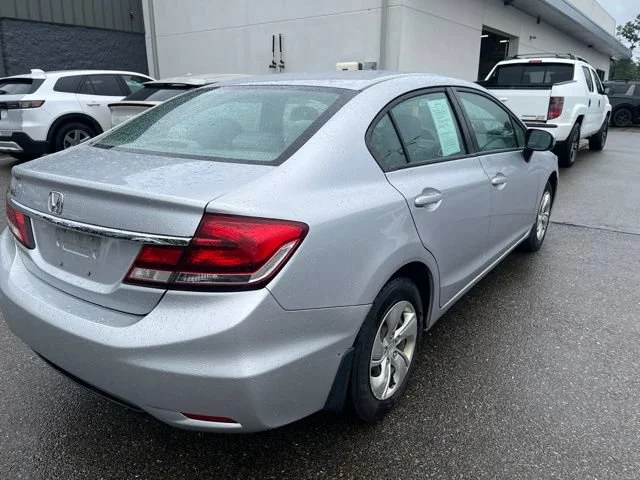 Used 2015 Alabaster Silver Metallic Honda LX image 3