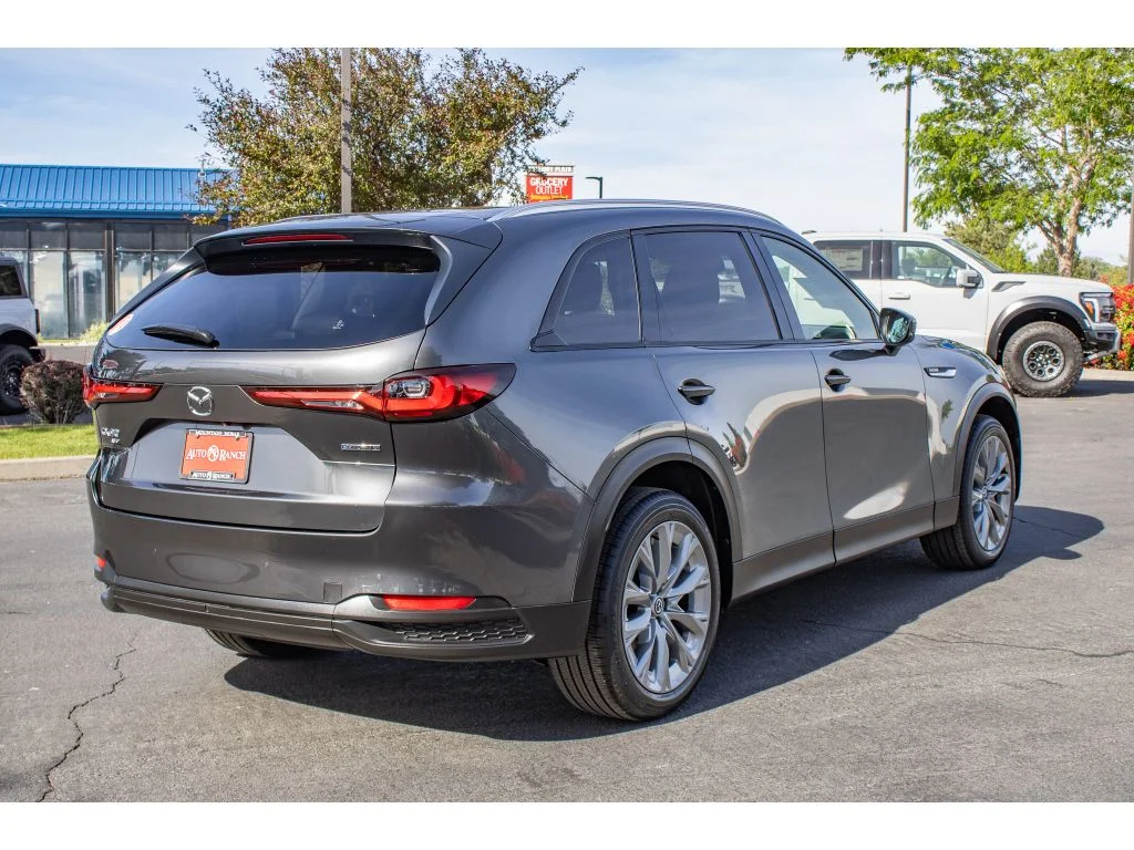 Used 2026 Machine Gray Metallic Mazda Preferred image 8