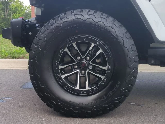 Used 2025 White Jeep Rubicon X image 19