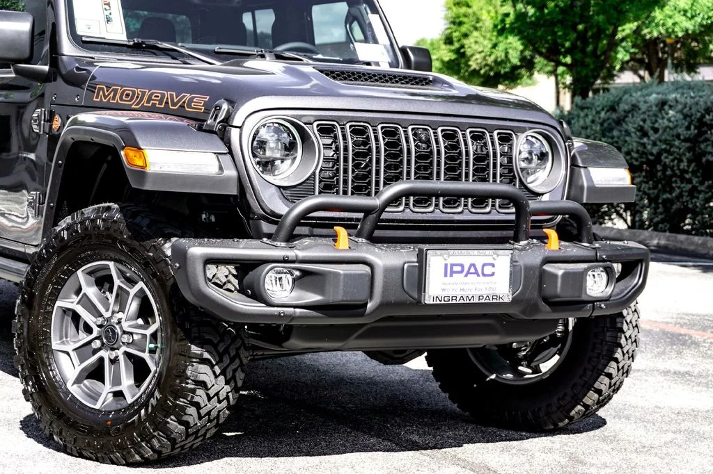 New 2025 Gray Jeep Mojave image 3