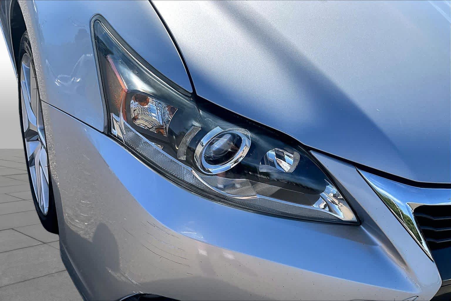 Used 2014 Silver Lining Metallic Lexus Hybrid image 27