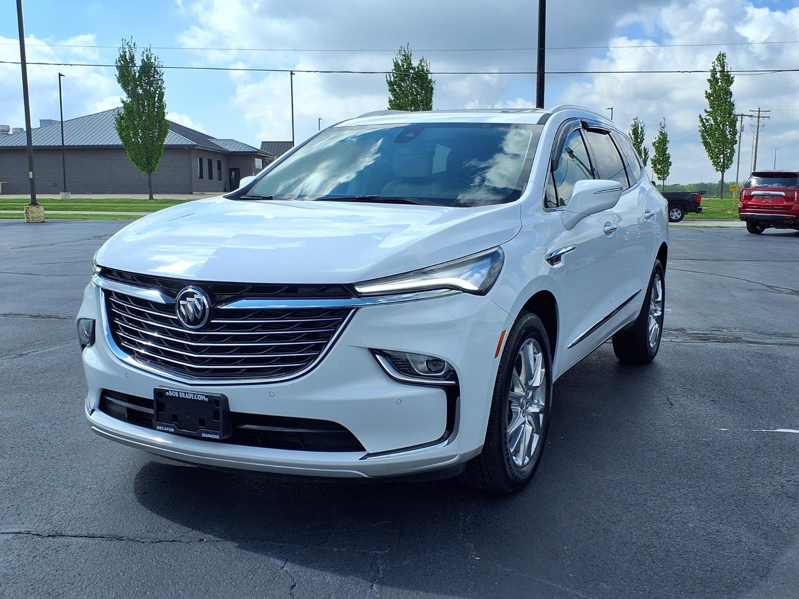 Used 2023 White Buick Essence image 25