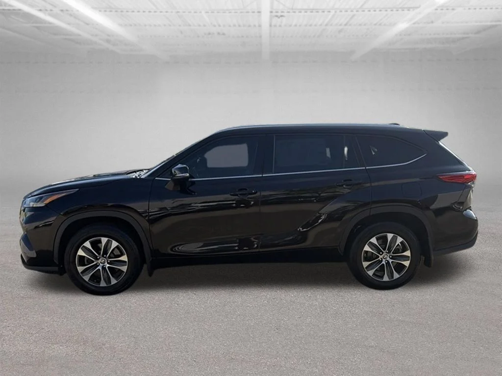 Used 2021 Brown Toyota XLE image 2
