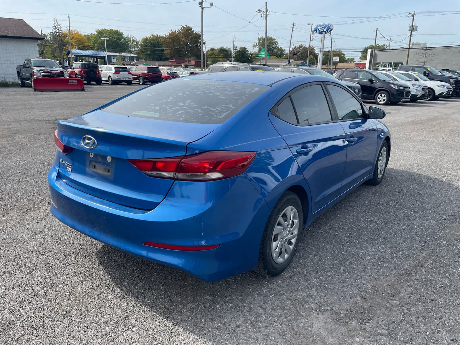 Used 2018 Electric Blue Metallic Hyundai SE image 3
