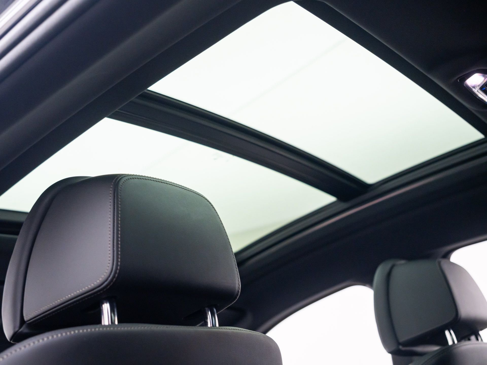 Used 2025 Black BMW xDrive40i image 19